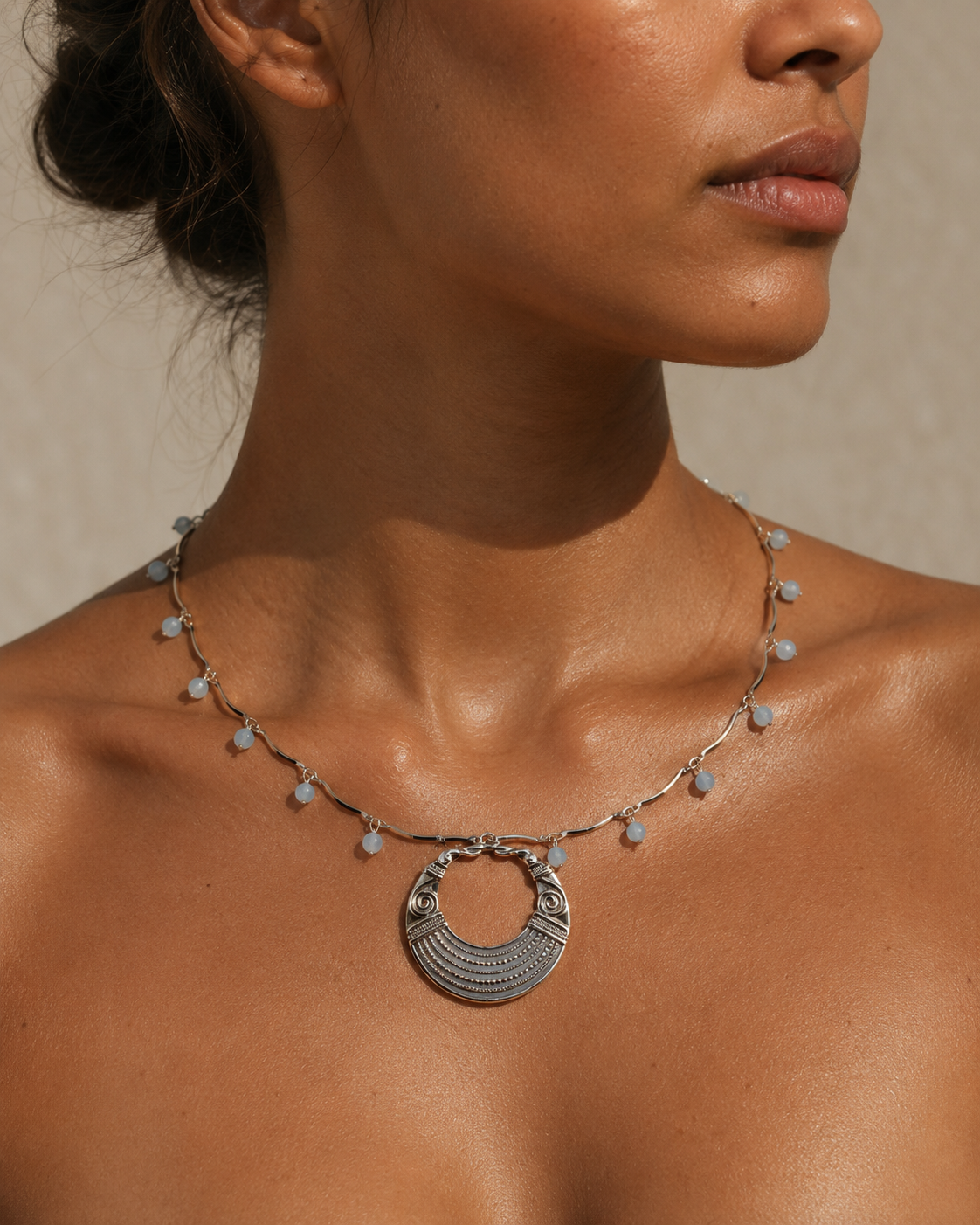 Collier NE0007 porté