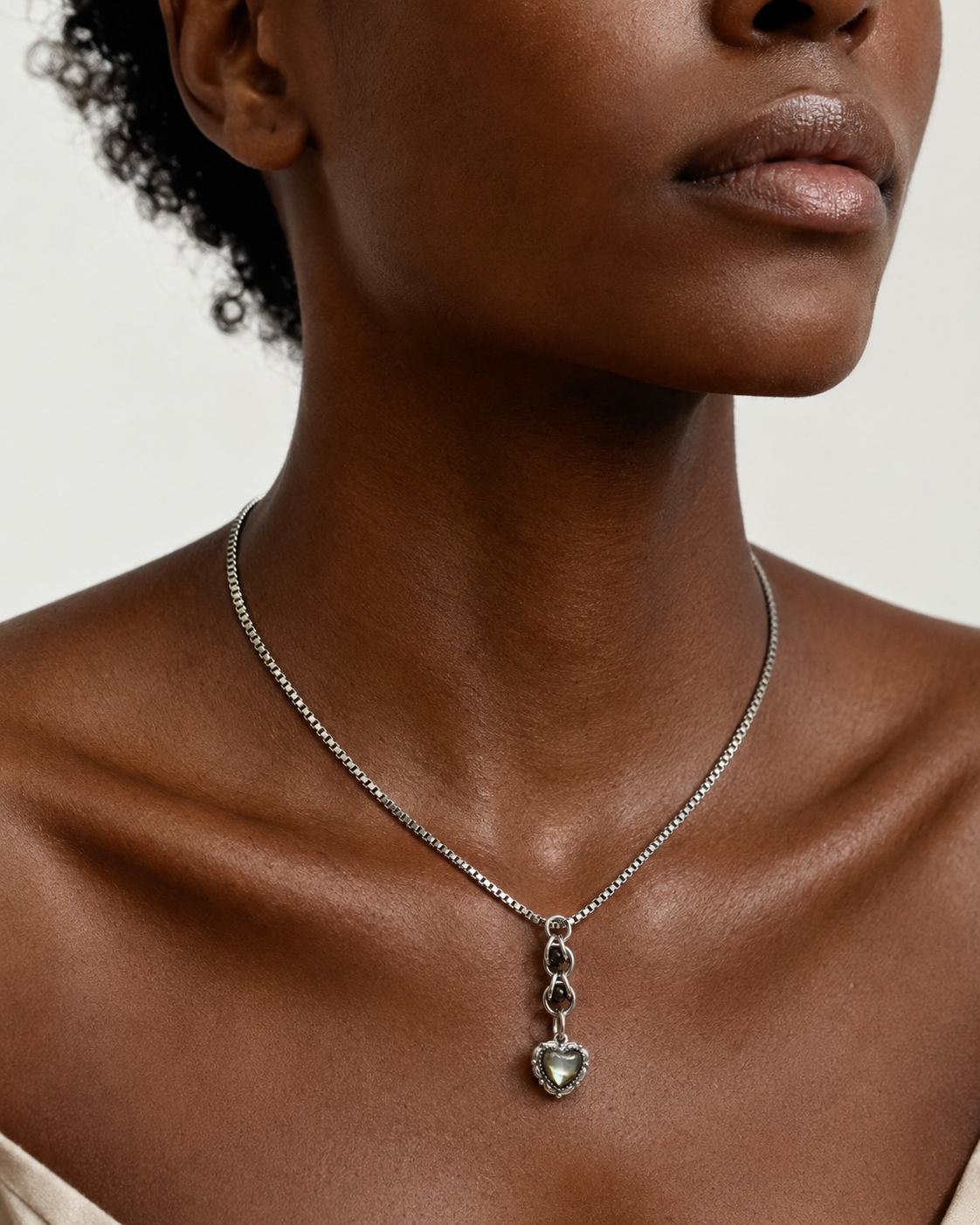 Collier NE0010 porté